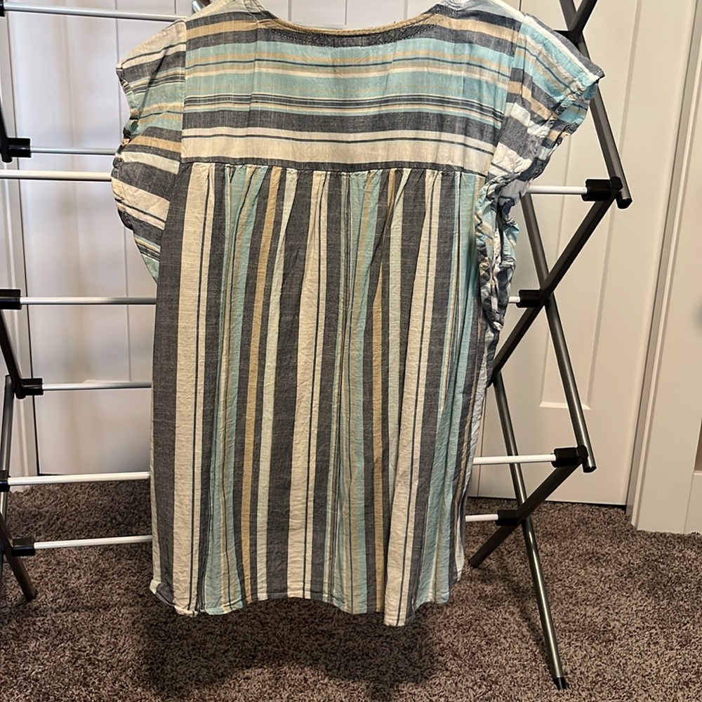 Linen Top - Picture 3 of 3